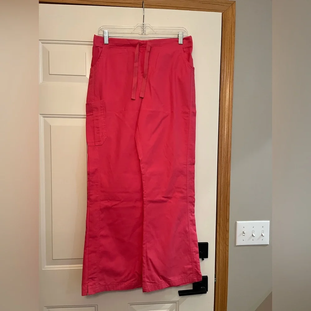 Women’s Carhartt watermelon pink textured scrub pant. Size medium - Picture 1 of 14